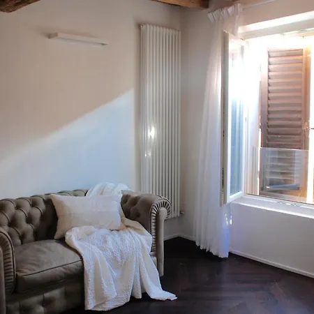 Emilia Relax * مودينا