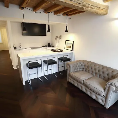Emilia Relax مودينا